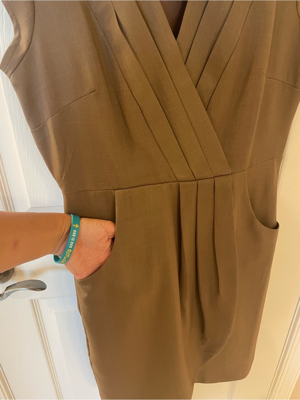 V-Neck Pleated Shift Dress in Taupe/tan 4 - Picture 6 of 8
